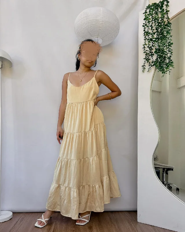 prettiest yellow high quality tiered dress empire Waist empire