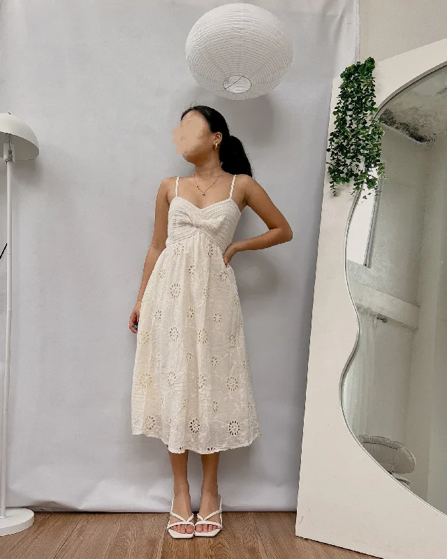 white eyelet dress with knot bust sweetheart Neckline Romantic